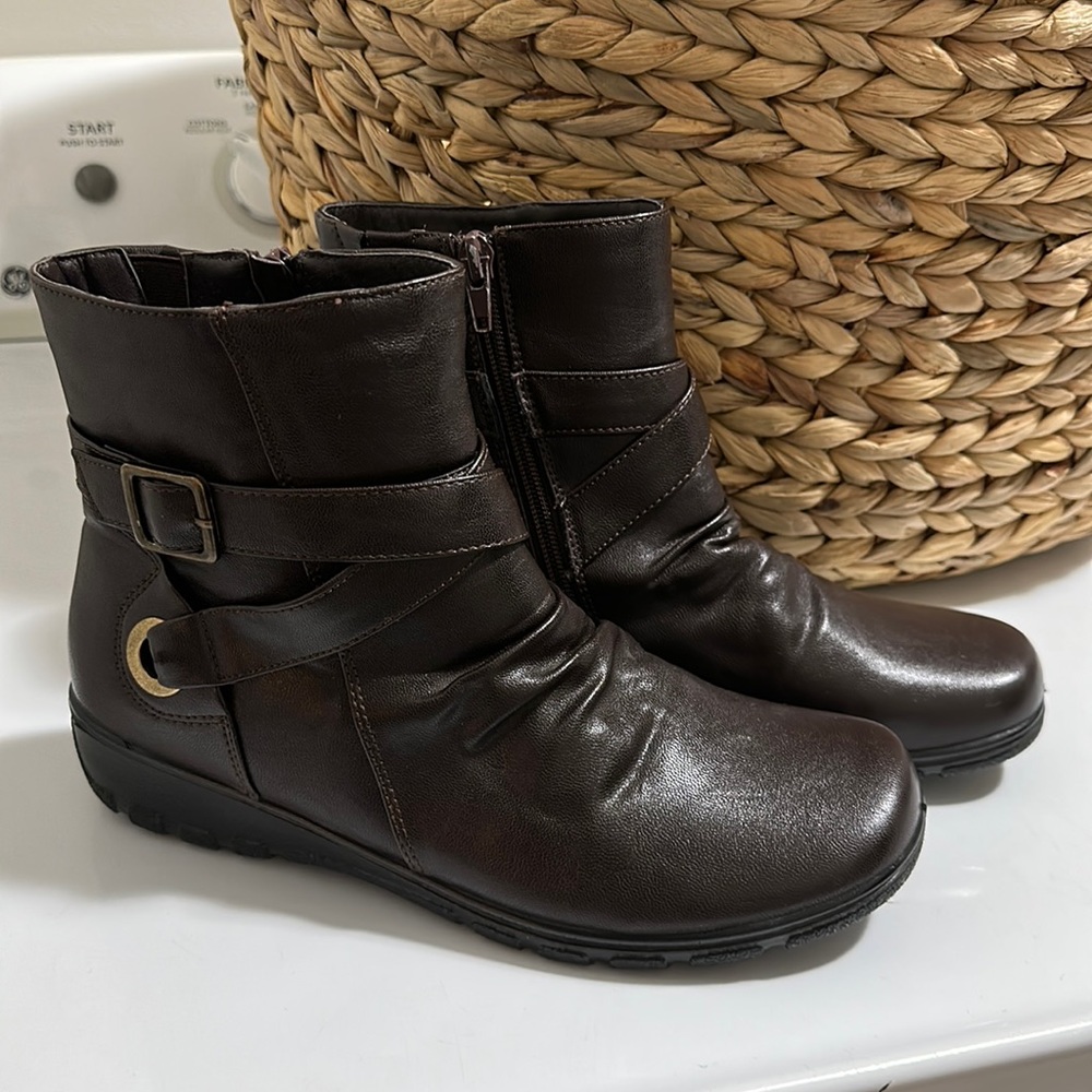 NWOT Brown Boots